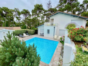 Relaxing villa with pool, multiple terraces, garden, Wifi, close to the beach